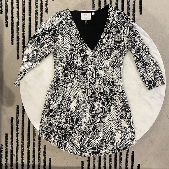 HD in Paris Dresses & Skirts - Anthropologie HD in Paris Black & White Reptile Textured Faux Wrap Dress Sz M